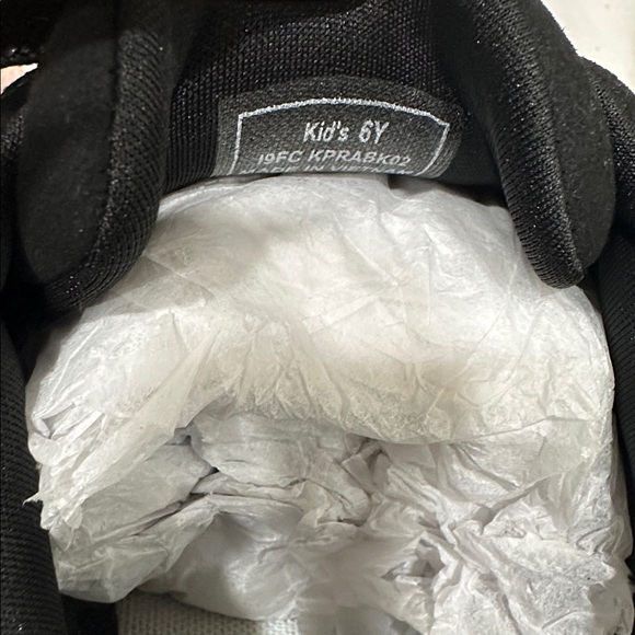 Kizik Prague Kids Black/Black Slip on Sneakers - Picture 6 of 8